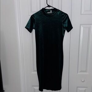 Elegant Green Velvet Midi Dress